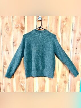 Universal Thread Forest Green Sweater